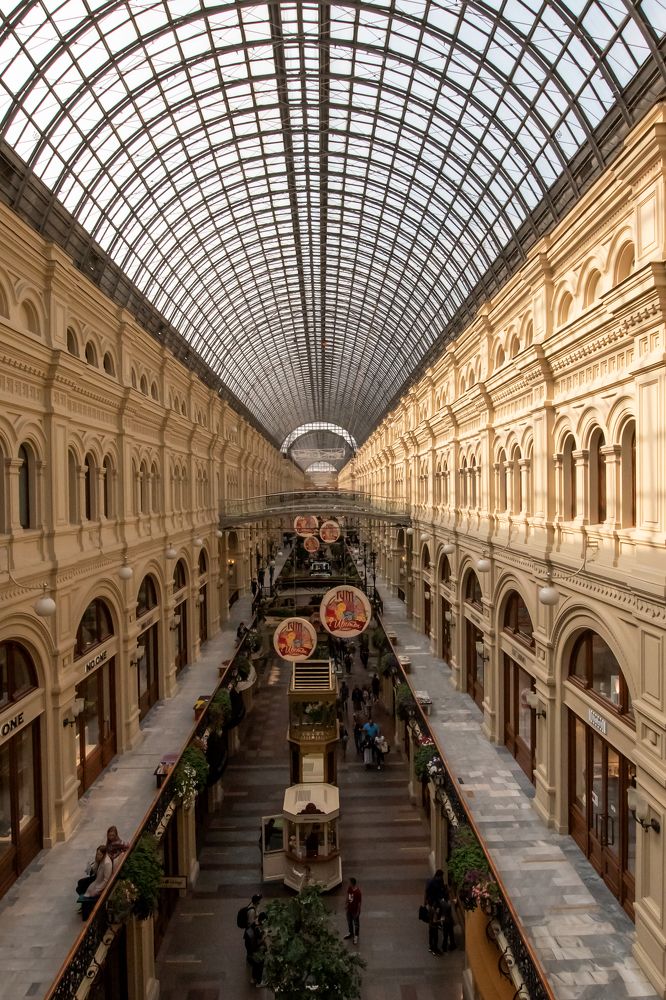 Пассаж в Московском ГУМе.