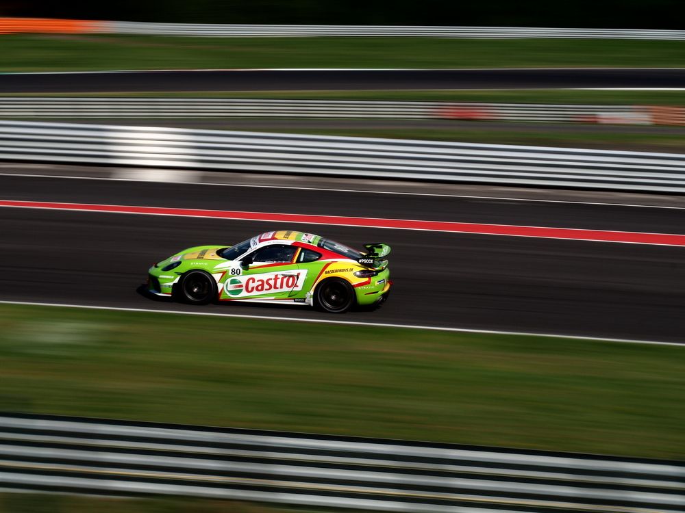 The green Porsche 80