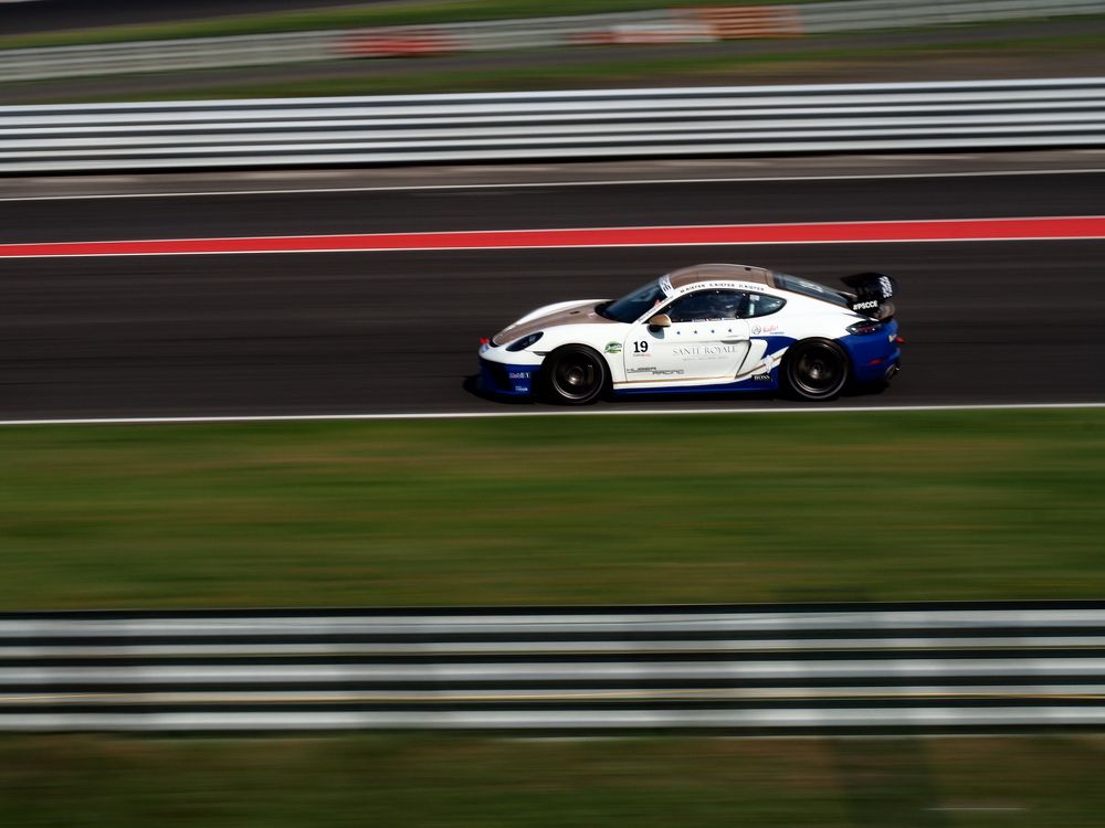 The racing Porsche 19