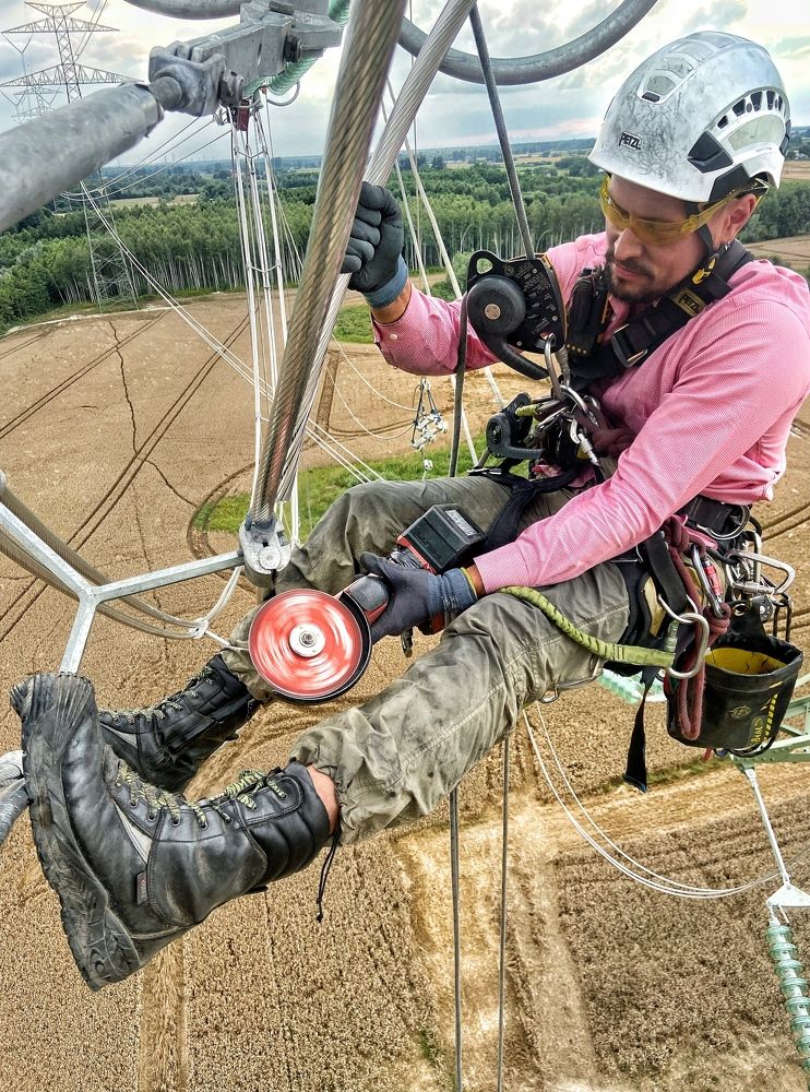 Rope Access vs Powerlines