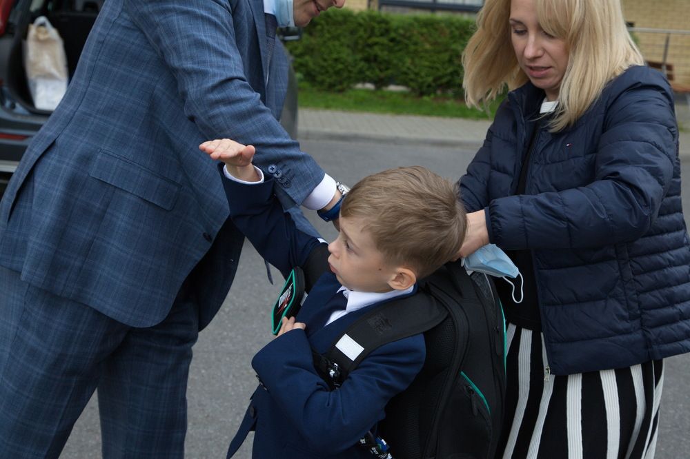 В Первый класс, внучок средний Тимофей...!)