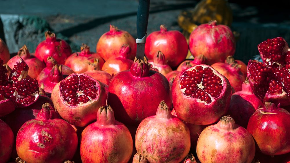 the color of pomegranates