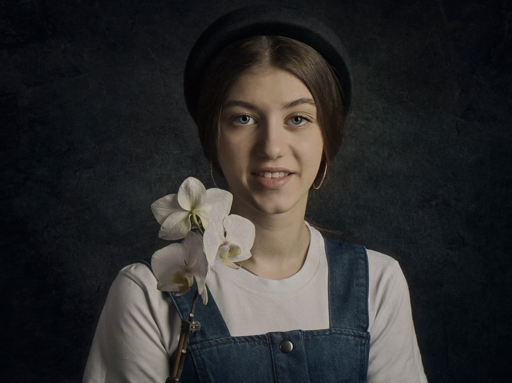 Девушка с цветком!