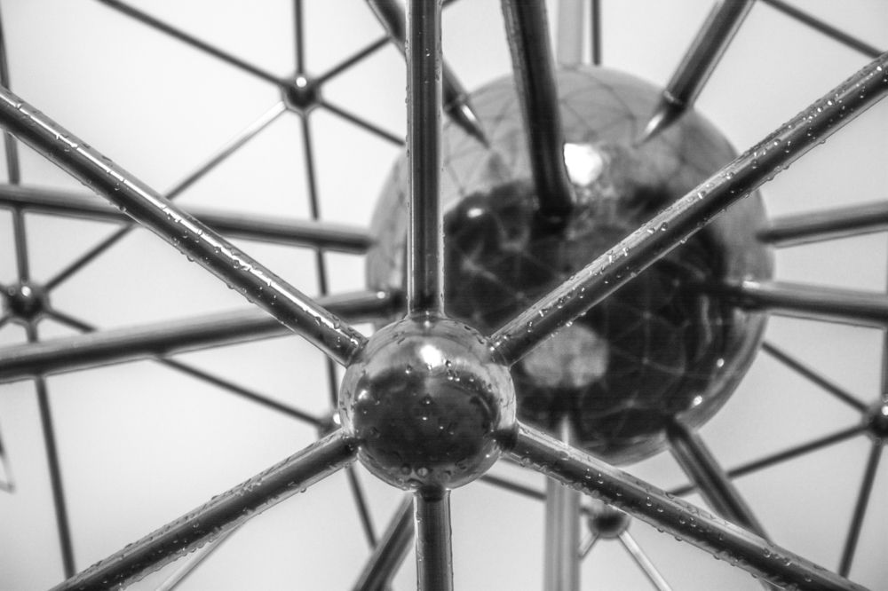 metal sculpture "molecule"