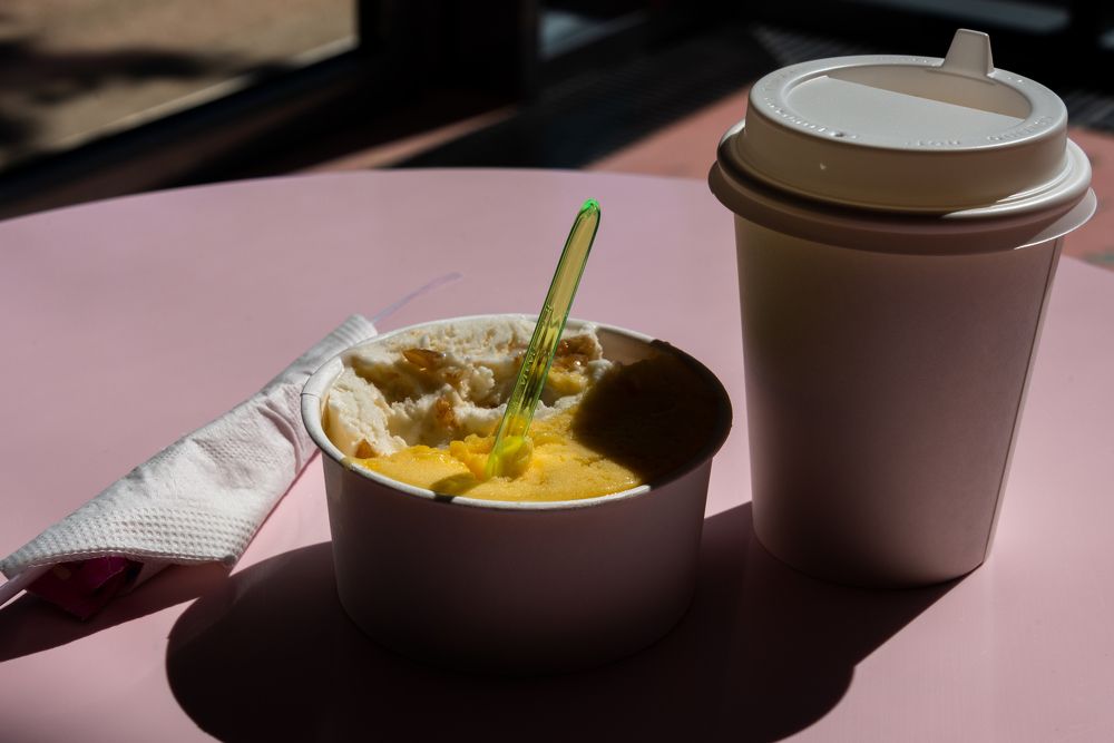 Натюрморт с мороженным