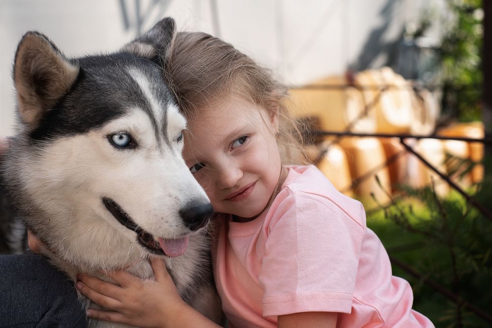 Девочка с собакой