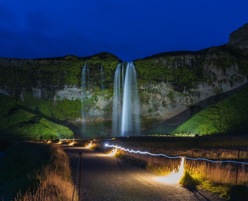 Photograph by Piotr Mickevic