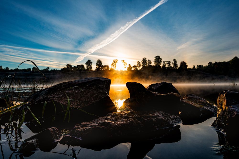 Туманный рассвет у реки