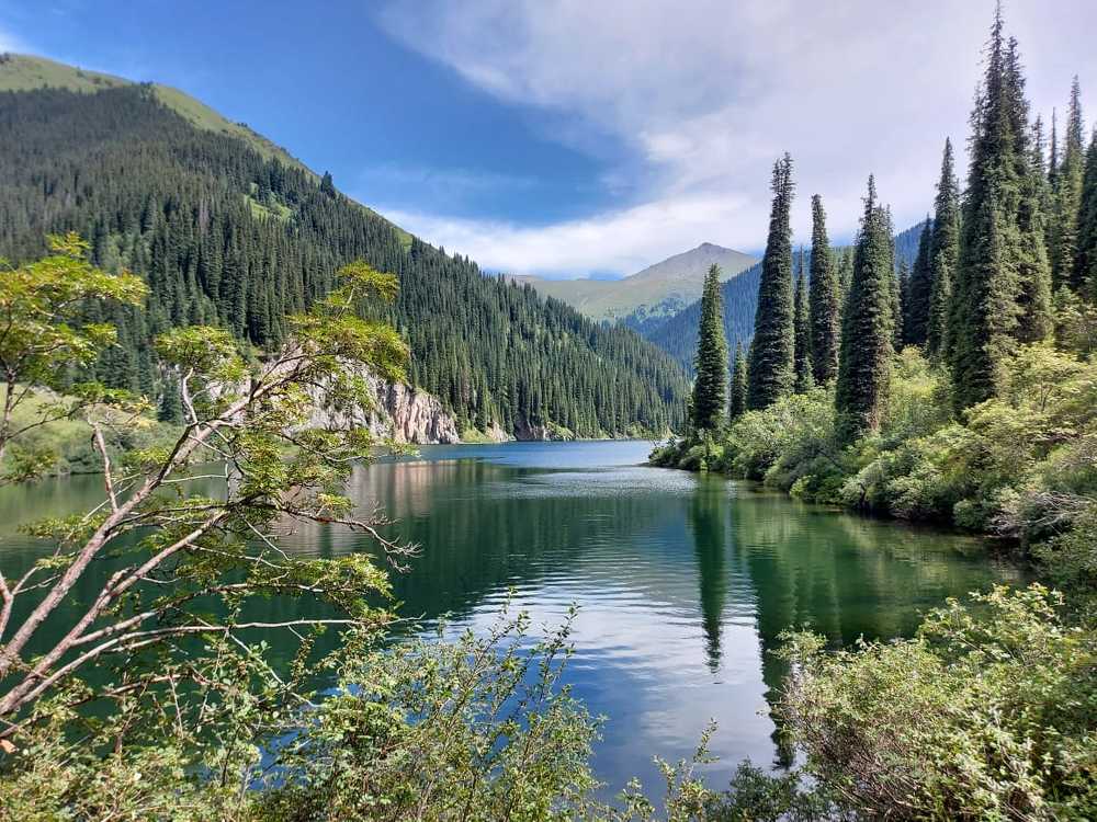 Ортаңғы Көлсай көлдері 2. Қазақстан