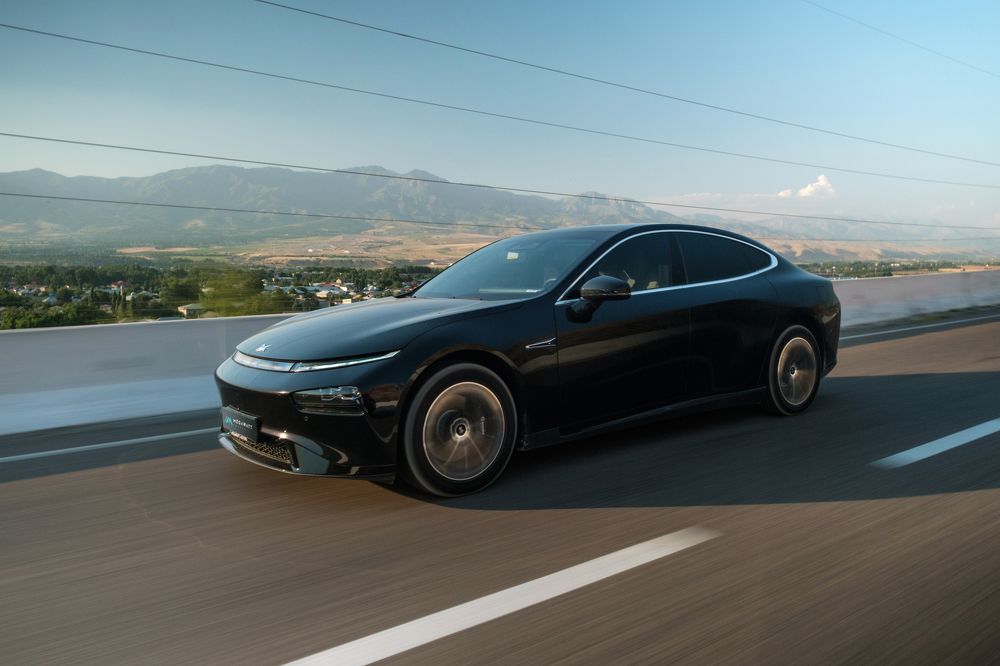 Xpeng P7 - китайский двухмоторный электромонстр.