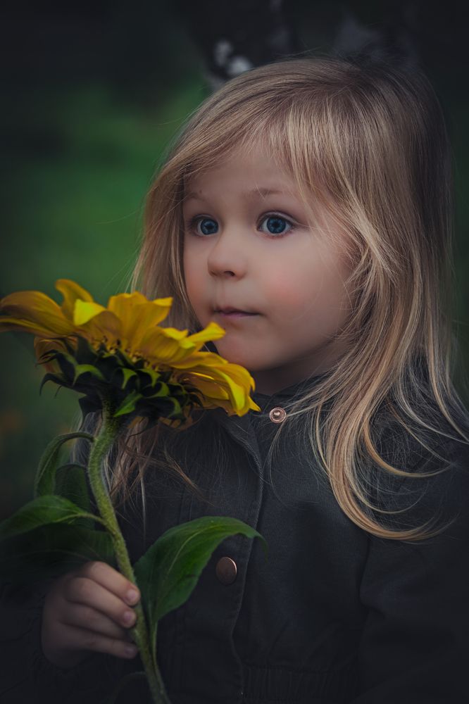 sunflower girl