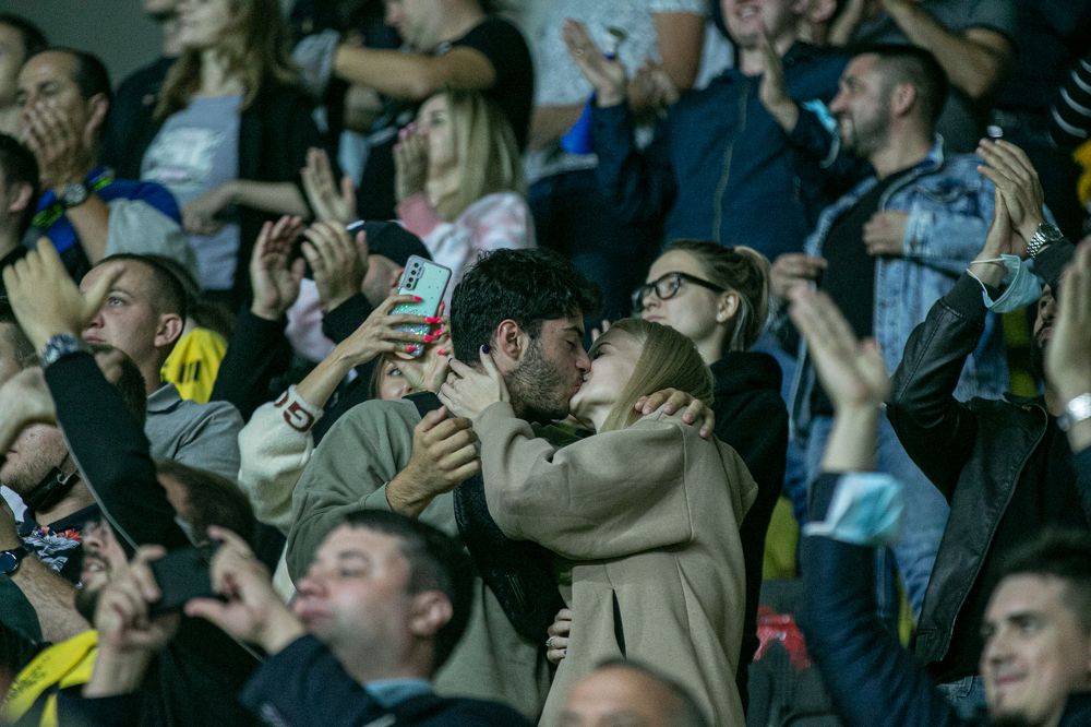 и пусть весь мир подождёт