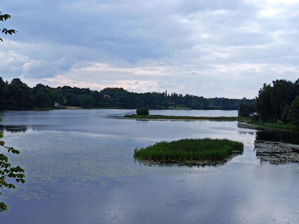 Вечер над озером.