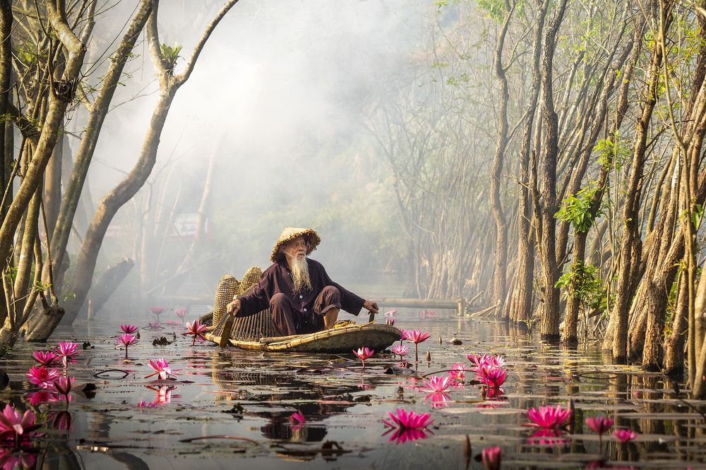 Fishing old man and autumn
