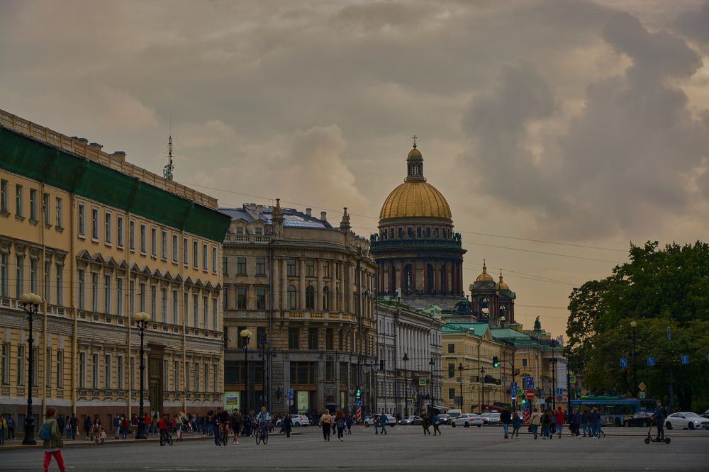 golden clouds of evening St. Petersburg