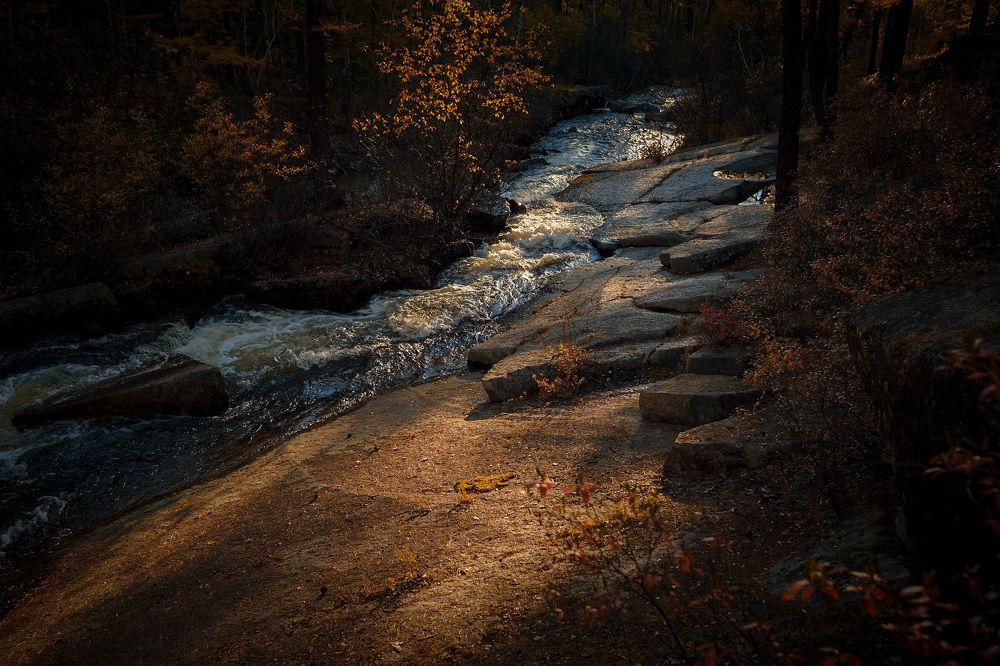 Горная река осенью