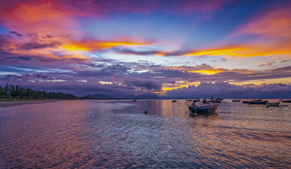 Photograph by Nguyễn Hiệp