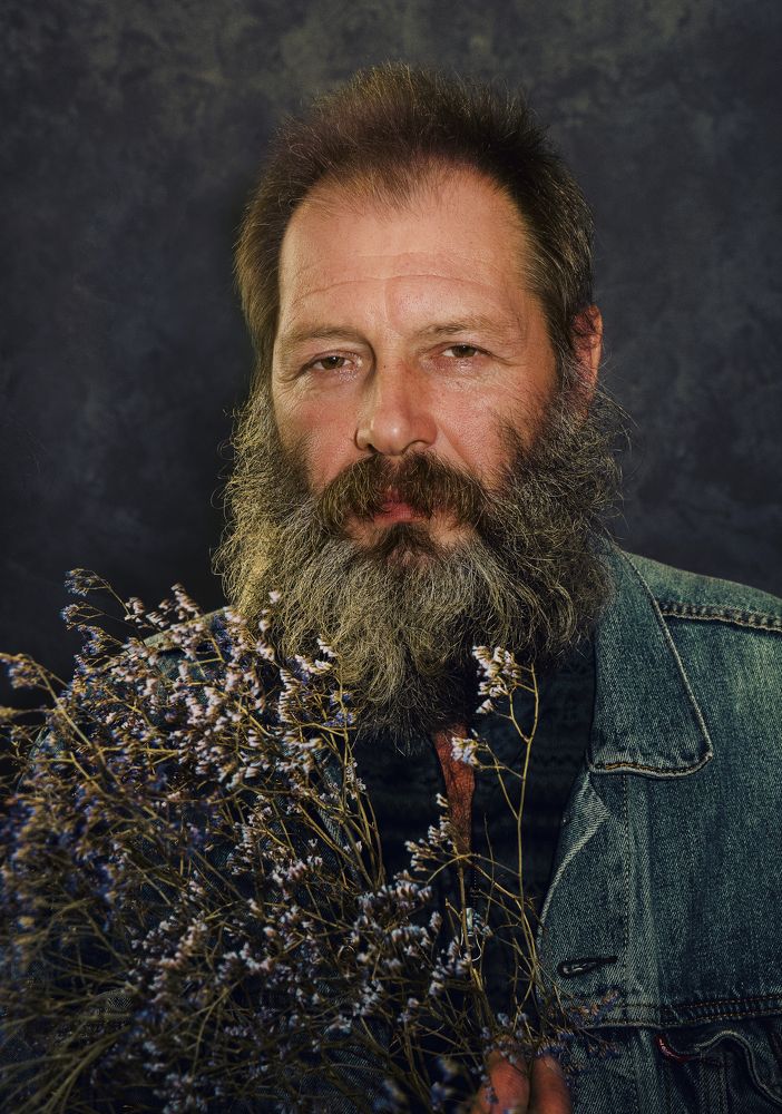 Мужчина с цветами