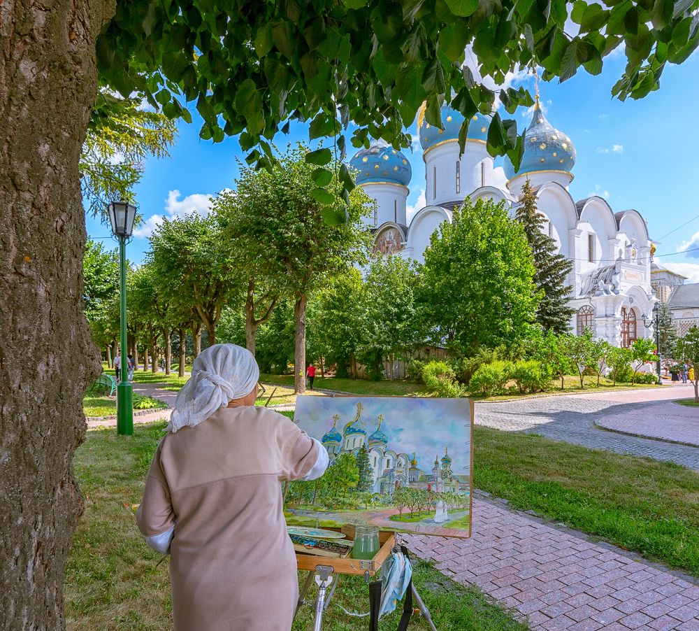 Художница за работой. The artist at work.