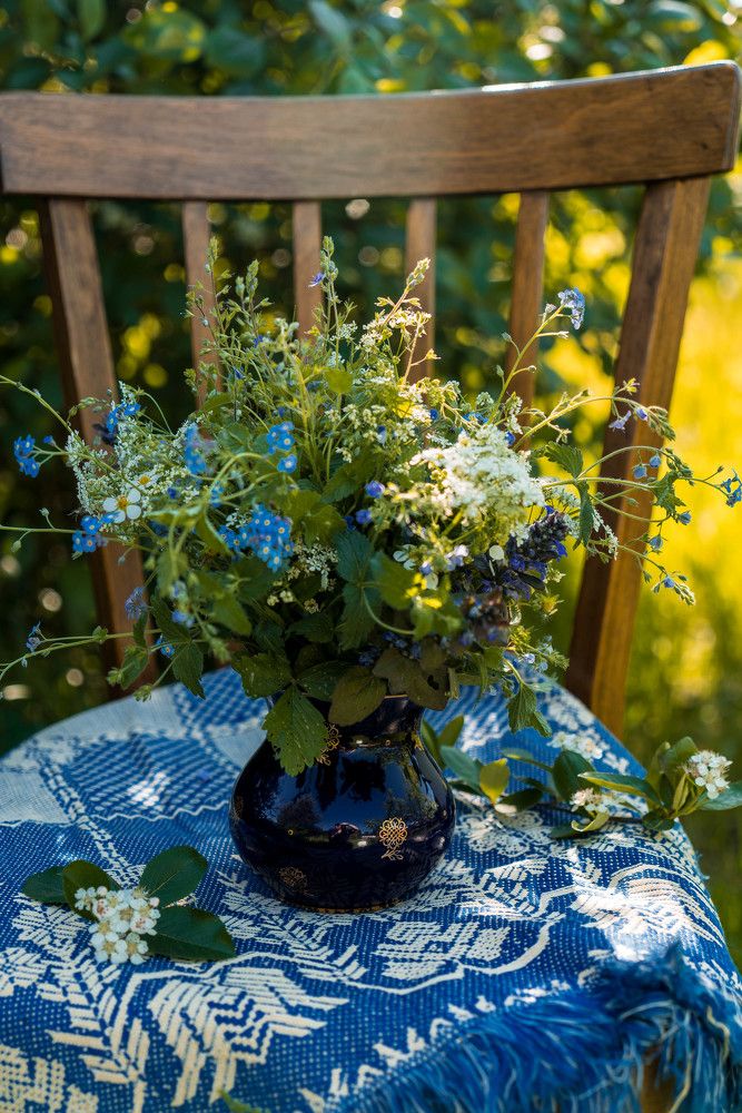 В саду в бабушки