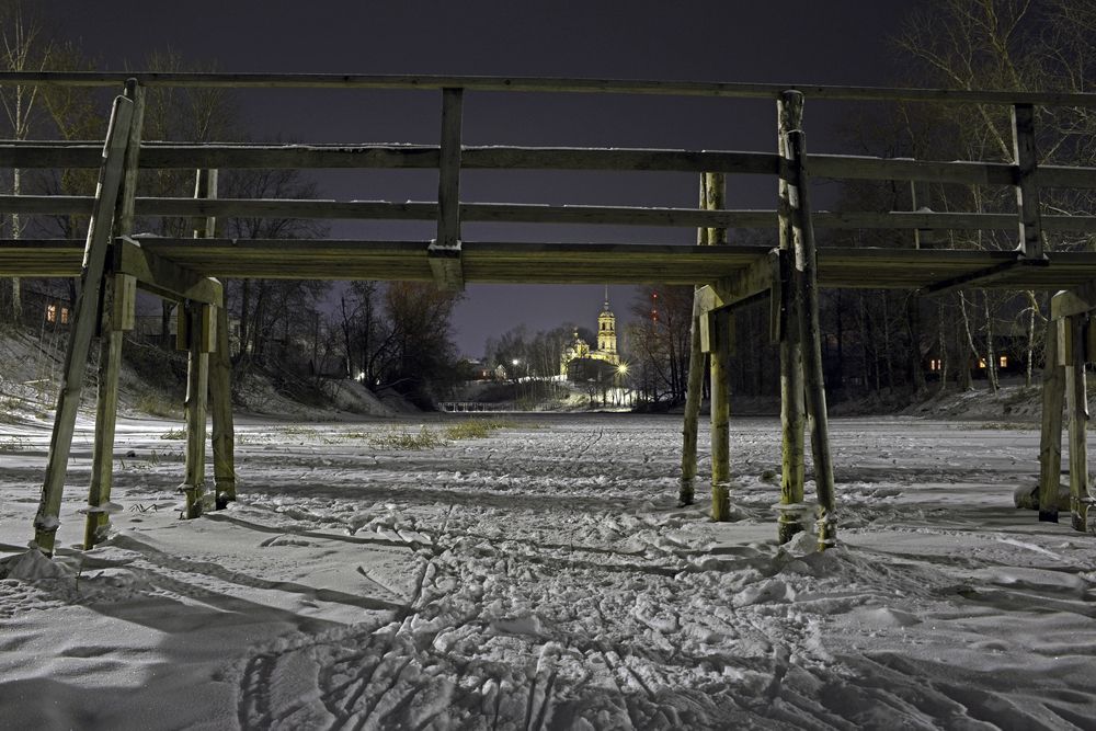 Замерзшая река