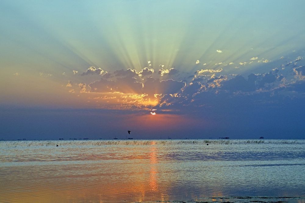 Рассвет на Каспии