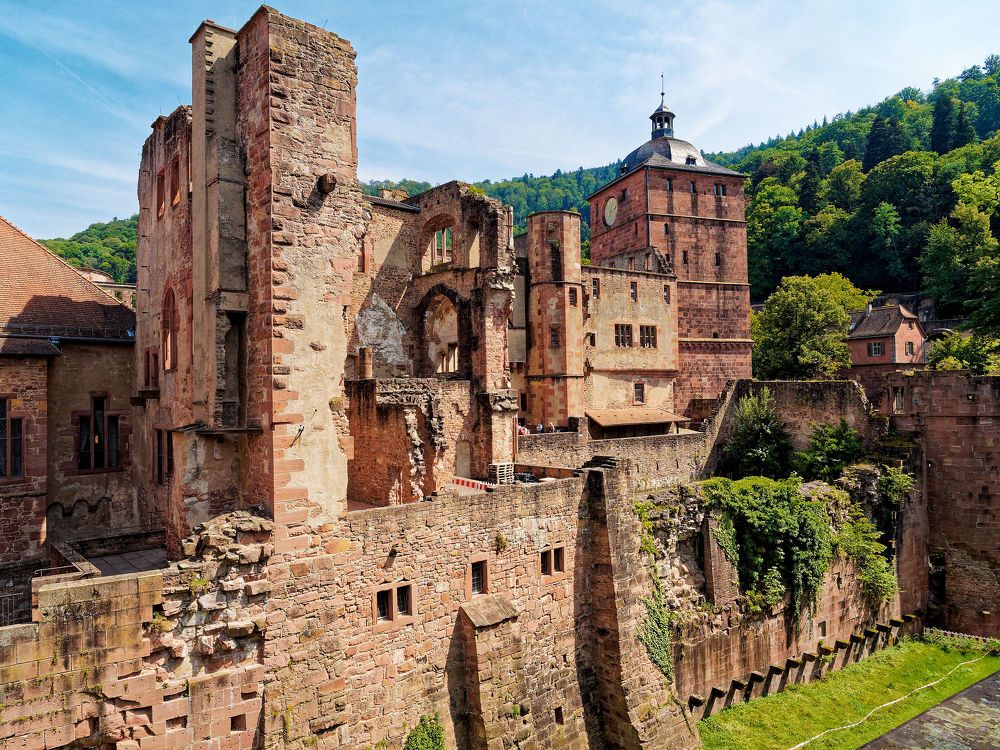 Средневековой замок