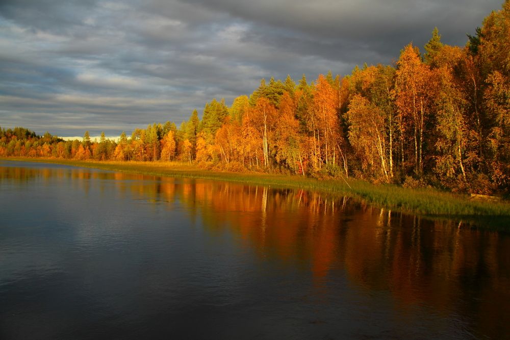 Осенний закат в Карелии.