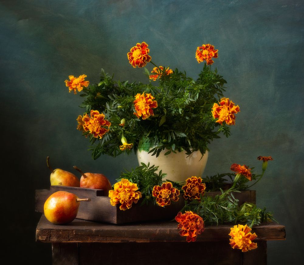 С бархатцами и грушами