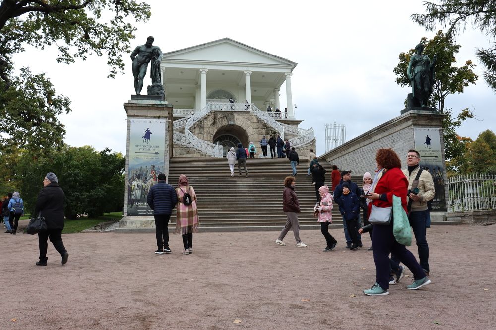 Царское Село. Камеронова галерея, у главного входа.