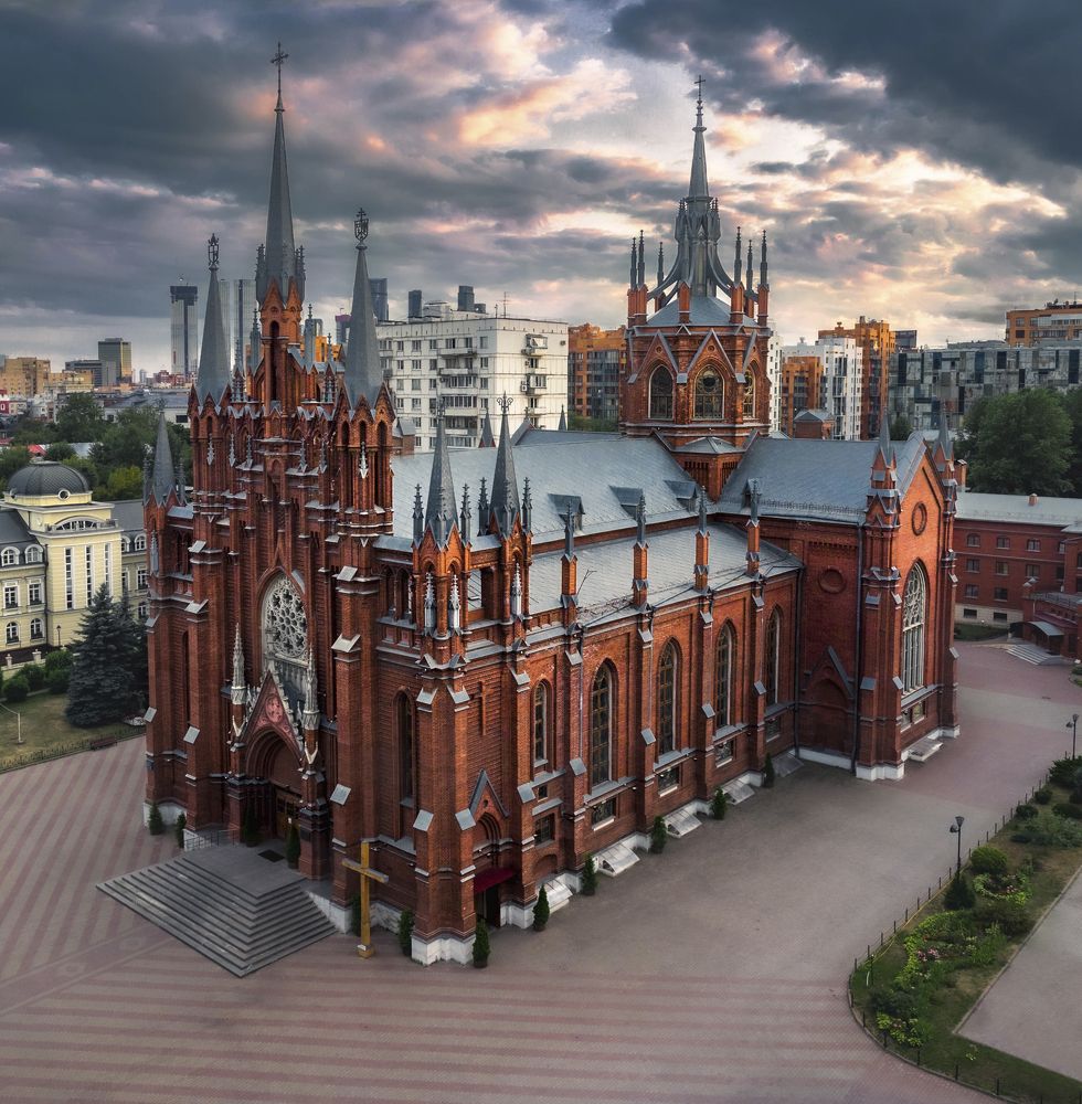 Неоготический собор.