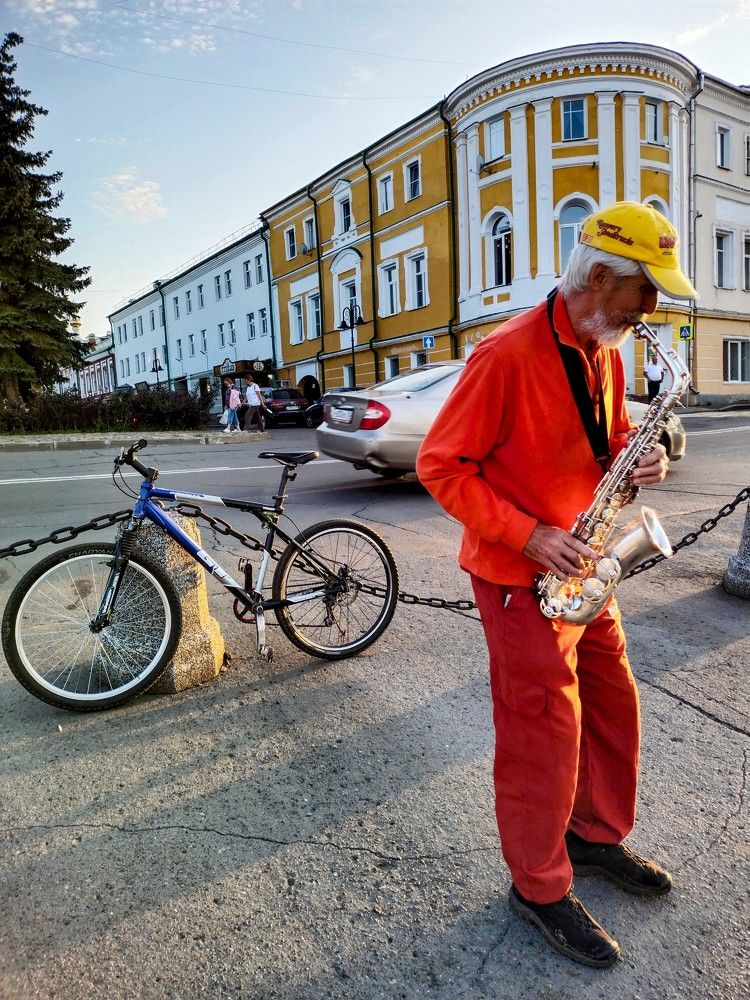 Саксофонист.