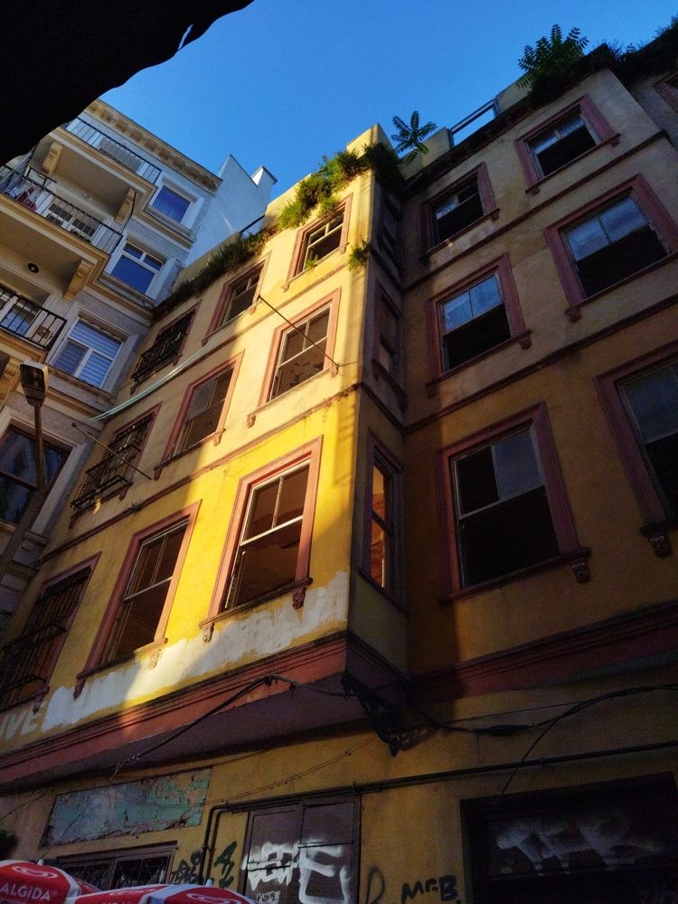 Sun goes down at Beyoğlu district