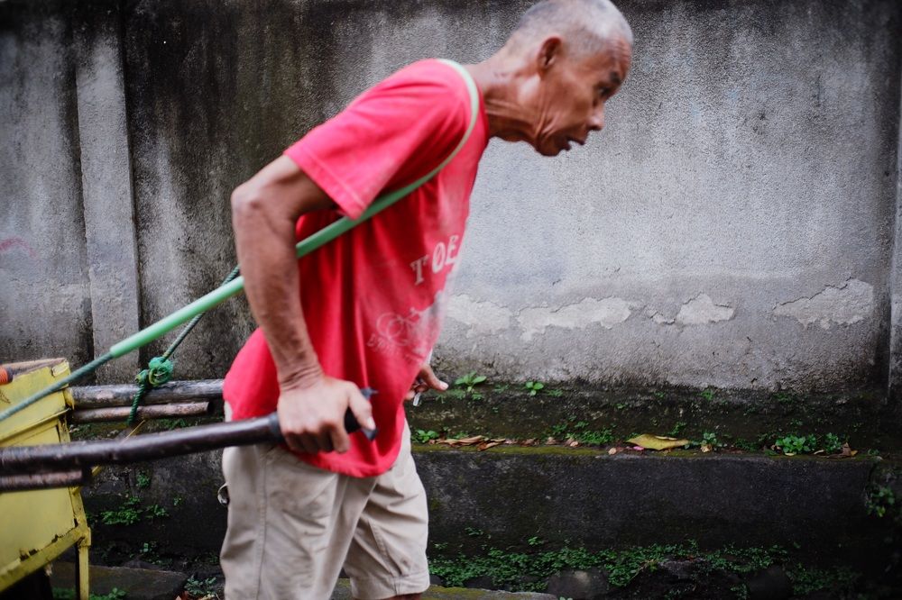 Old man still working