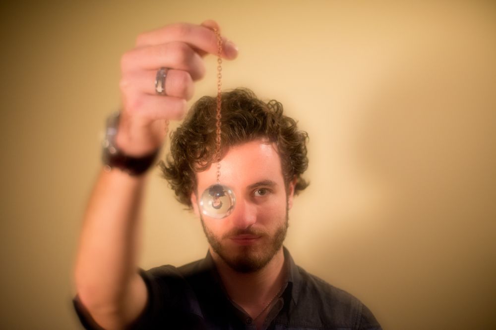 The new man with the divinatory pendulum