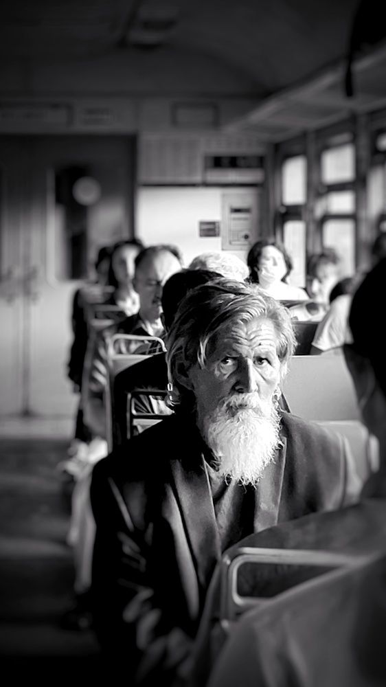 Эти глаза напротив