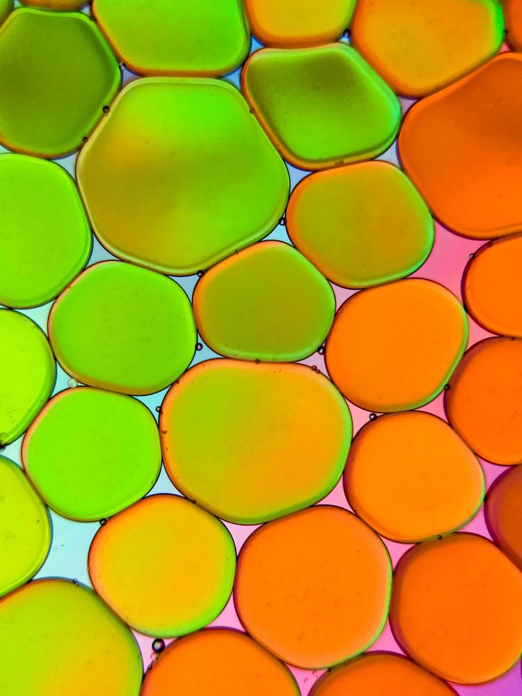 Oil in water patterns