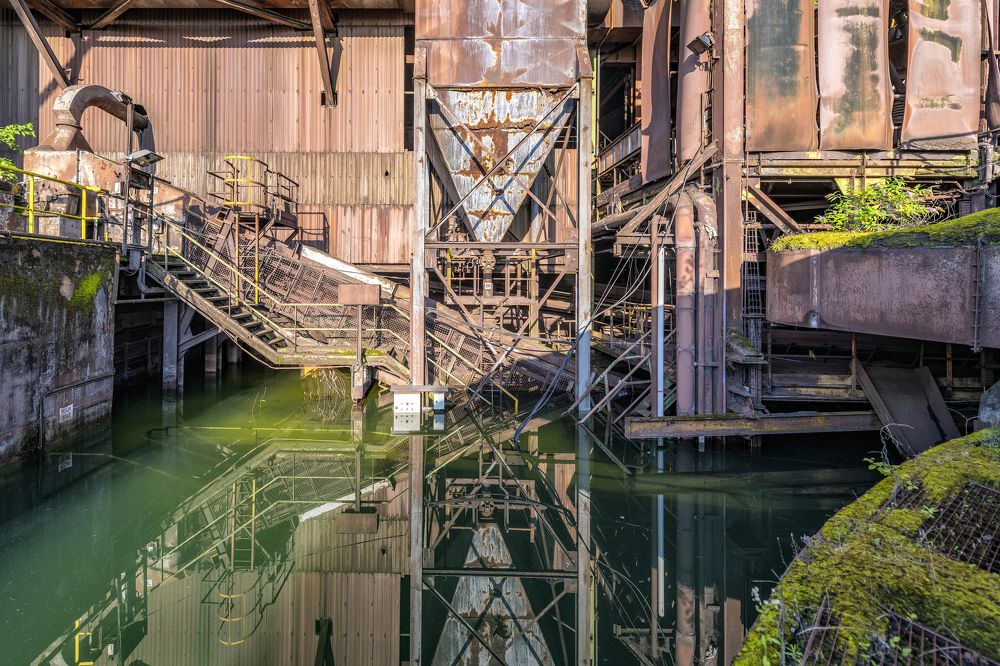 Photograph by FRANCIS MESLET