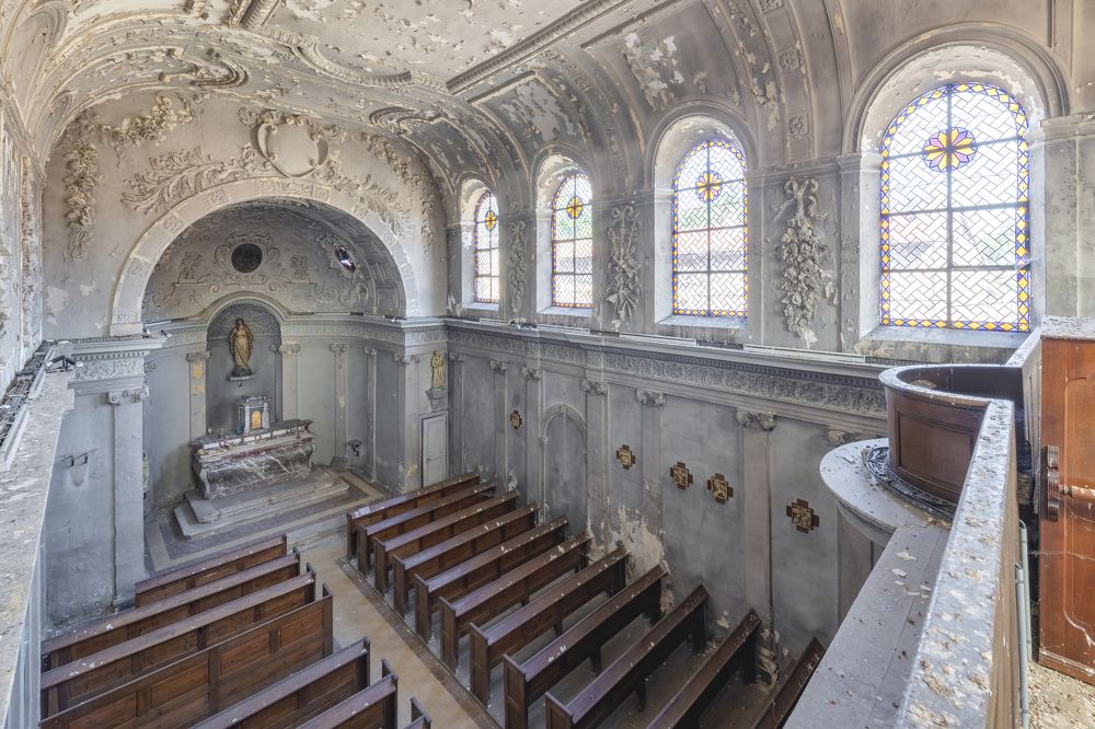 Photograph by FRANCIS MESLET