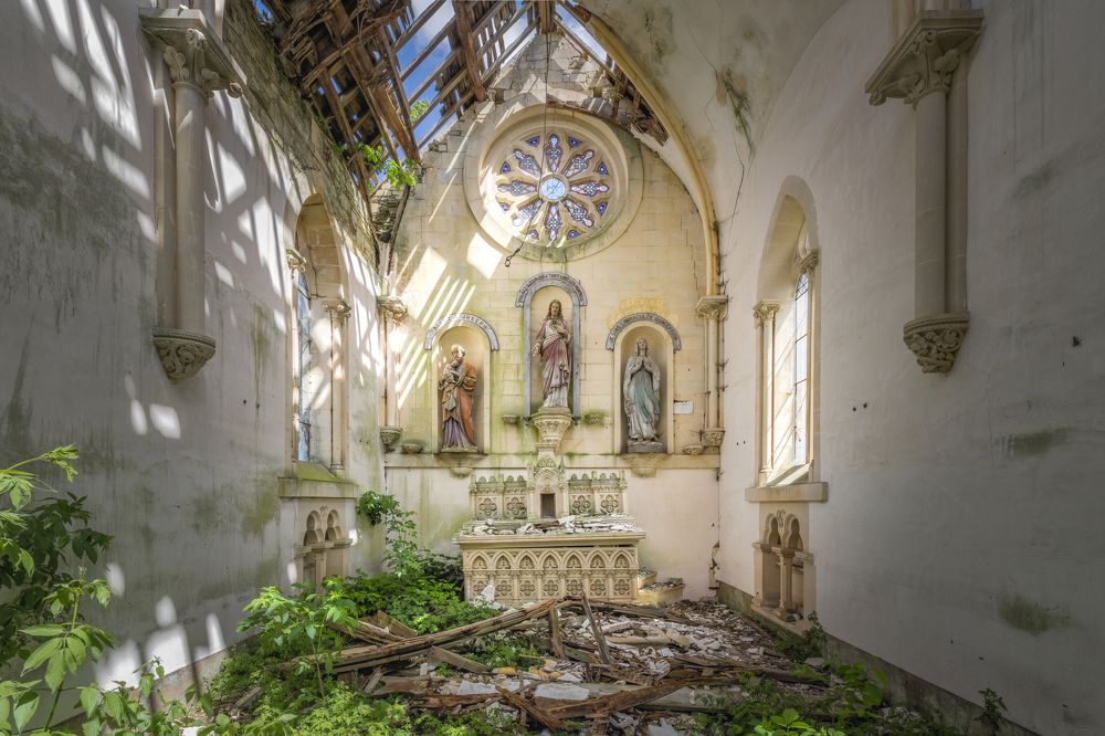 Photograph by FRANCIS MESLET