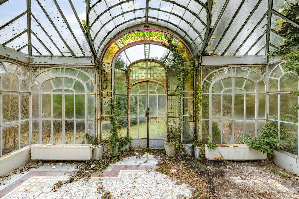 Photograph by FRANCIS MESLET