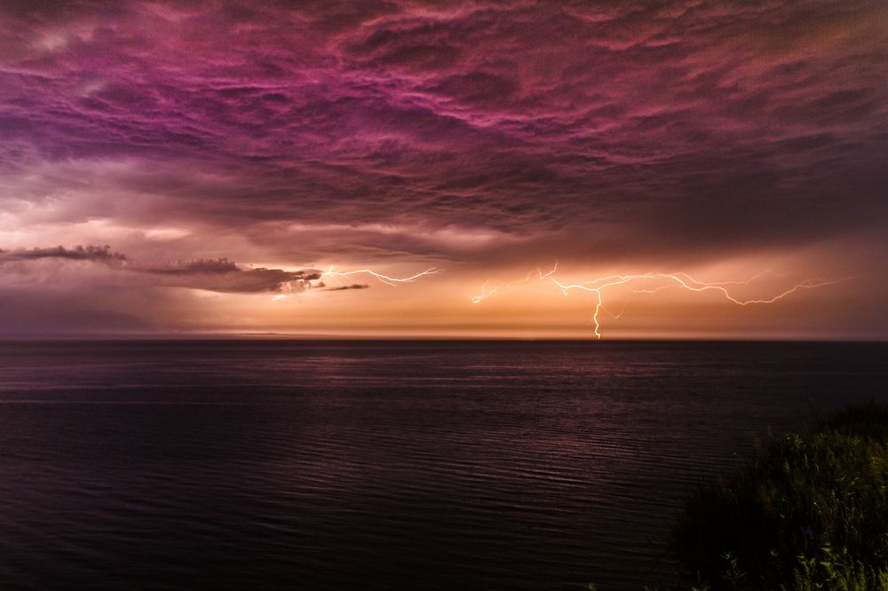 гроза над морем