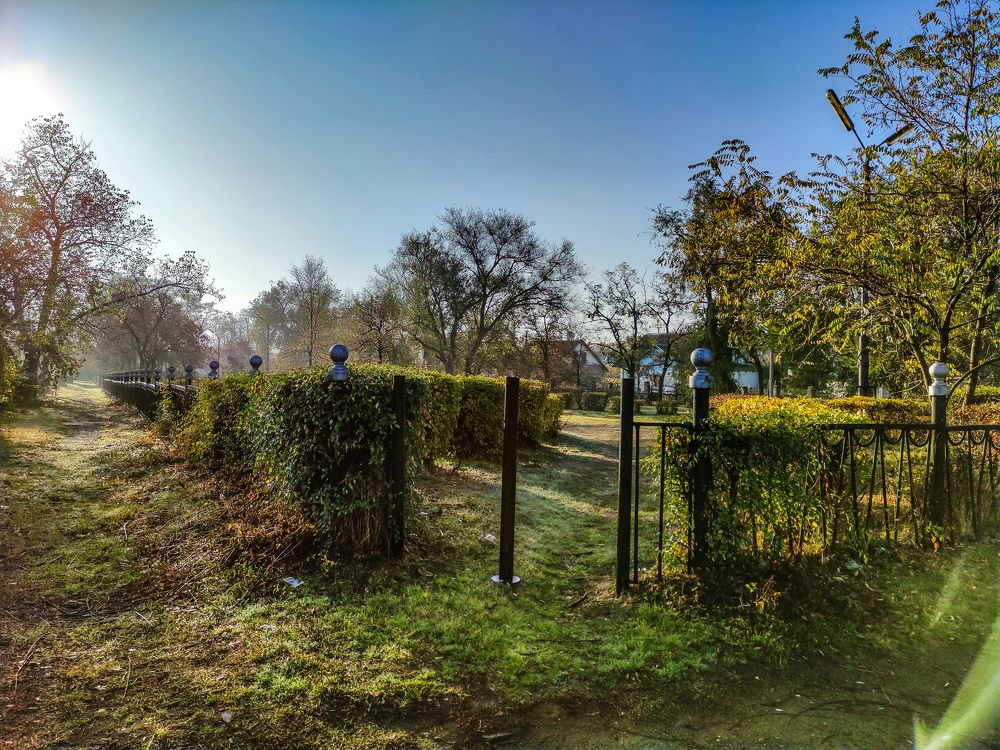 Вход в заброшенный парк.