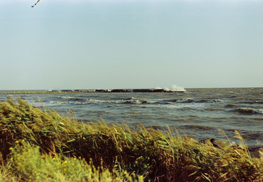 Море волнуется раз