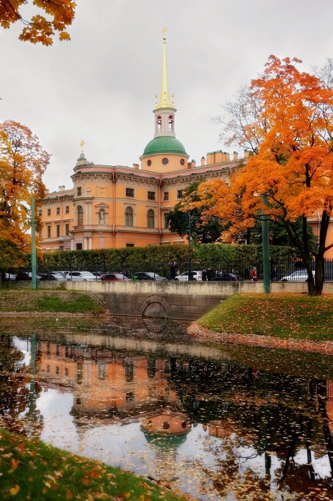 Михайловский замок (Mikhailovsky Castle)