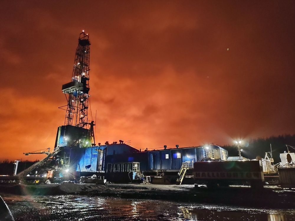 Там добывают нефть.