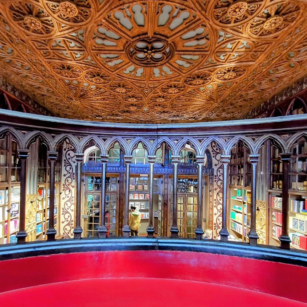 Photograph by Zsolt Zsabokorszky