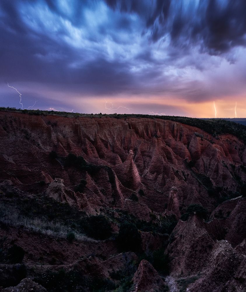 Photograph by Oscar Lata