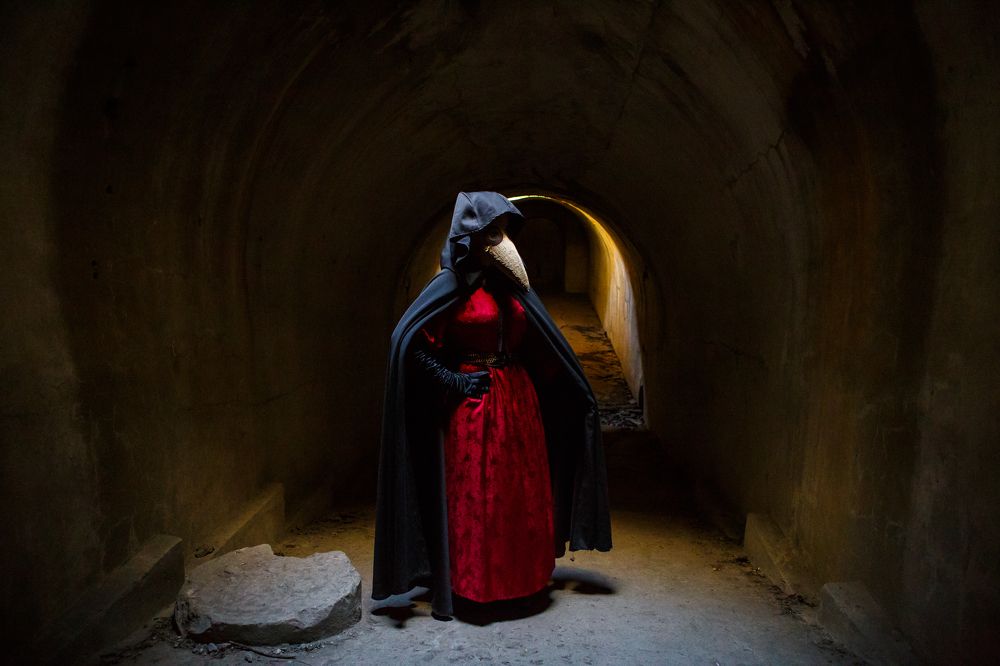 Алый доктор.