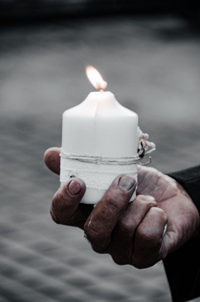 Догорает свеча